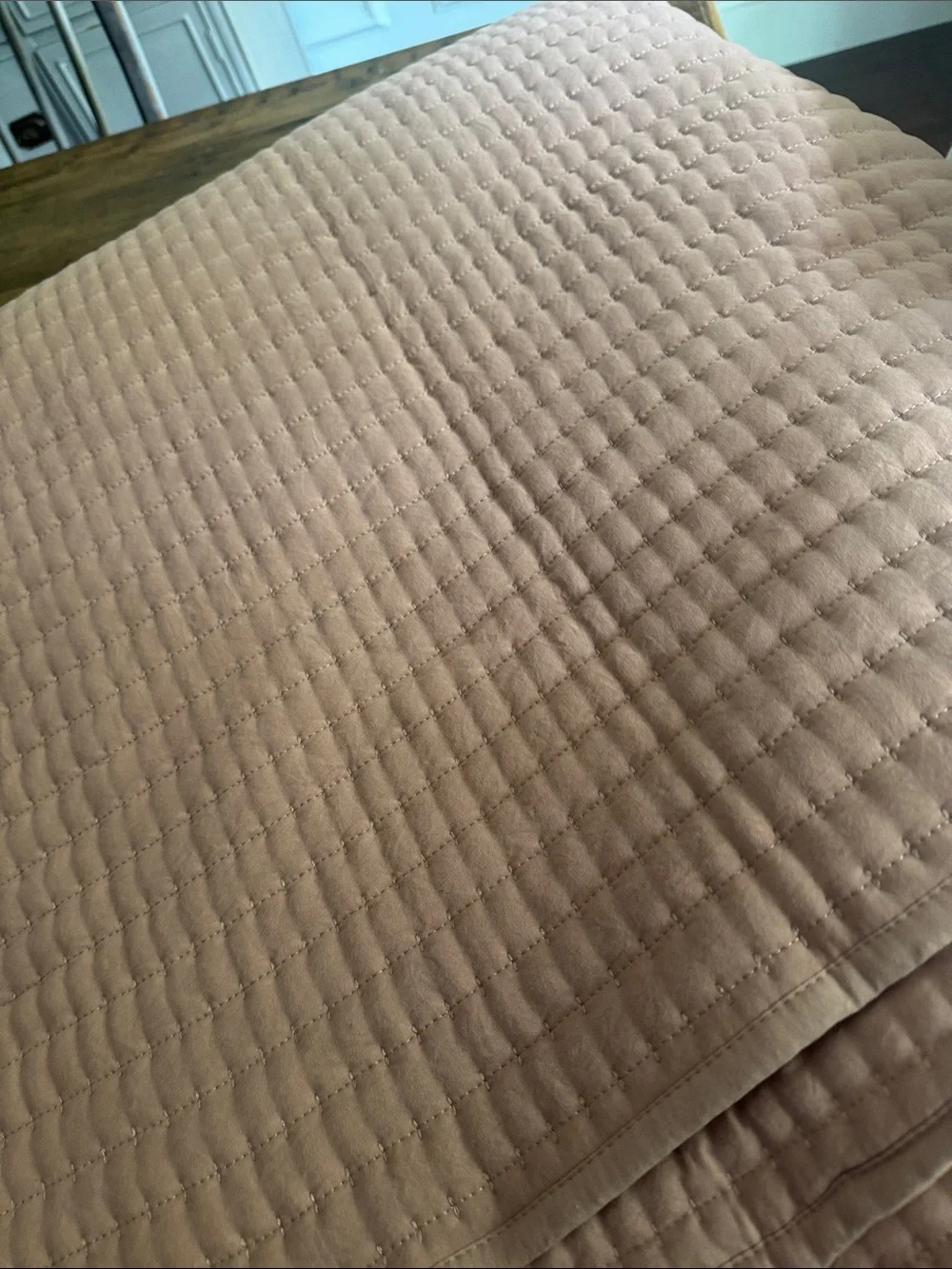 NWOT HomeGoods pic stitch size full/queen Quilt in Blush